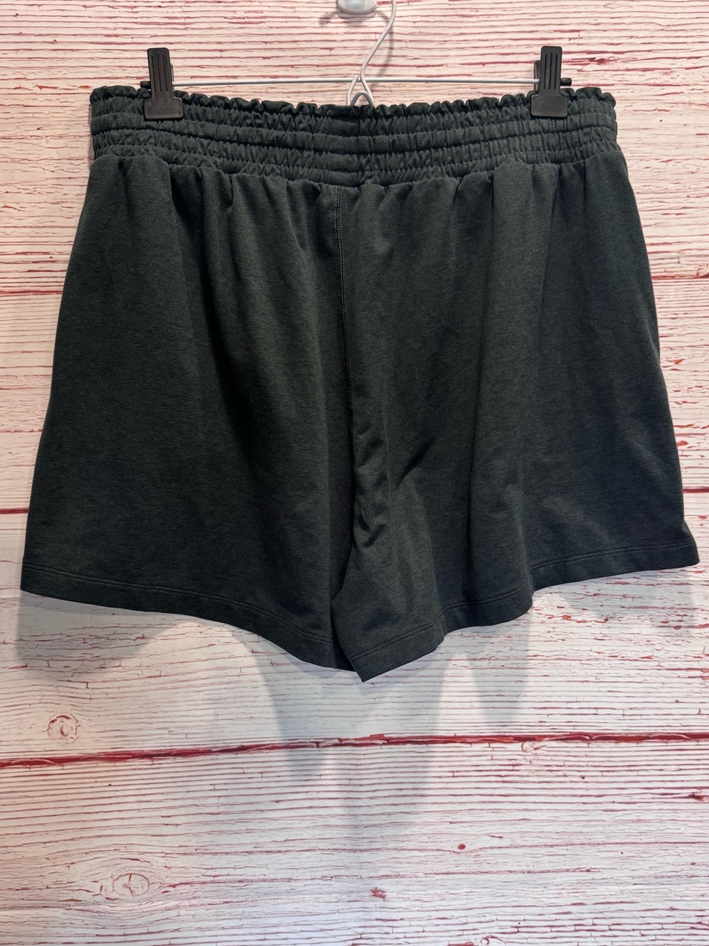 Vuori Halo Performance Short 2.0 in Moss Heather Sz L - Picture 5 of 7